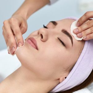 7 Benefícios Incríveis da Limpeza de Pele: Transforme sua Aparência Hoje